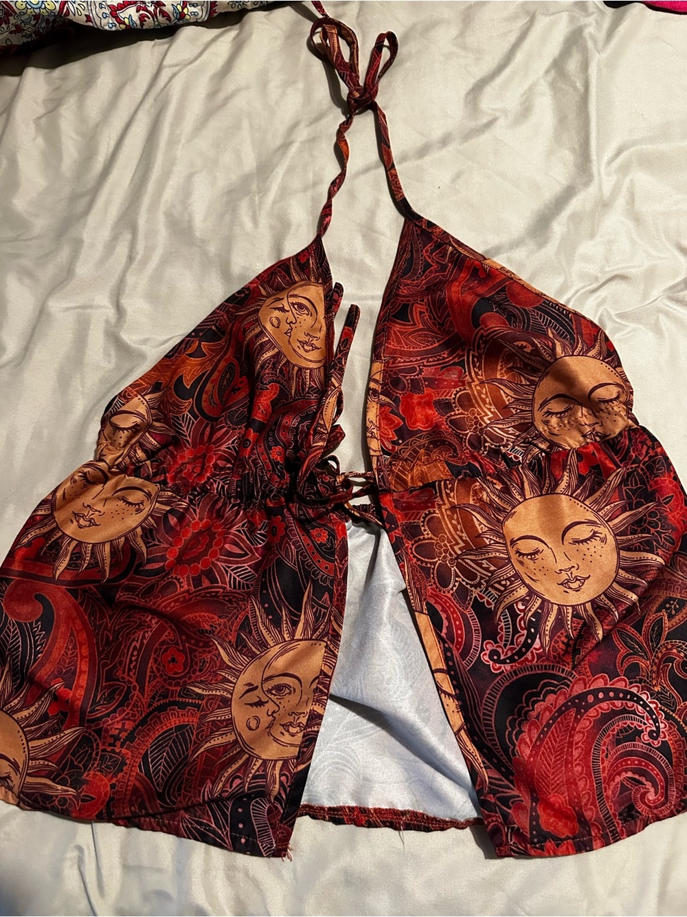 ⭐️ tie front halter Top with sun and moon Detail